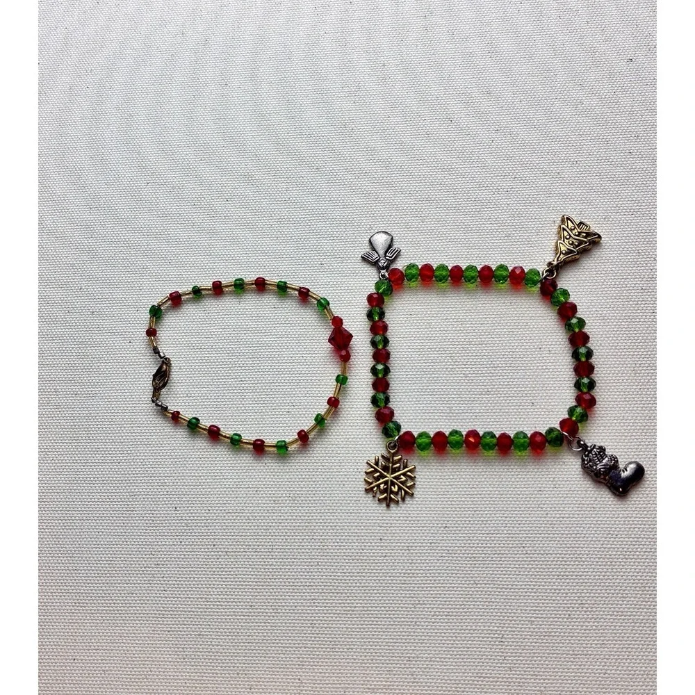 VTG Christmas Bracelet Set Red & Green Crystal Beads with Holiday Charms